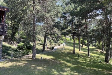 Commune de Crans-Montana - Vente - Domaine 12000 m2 avec 2 villas dans le parc