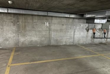 RARE ! Place de parc interieur Garage a Montana zone Marigny